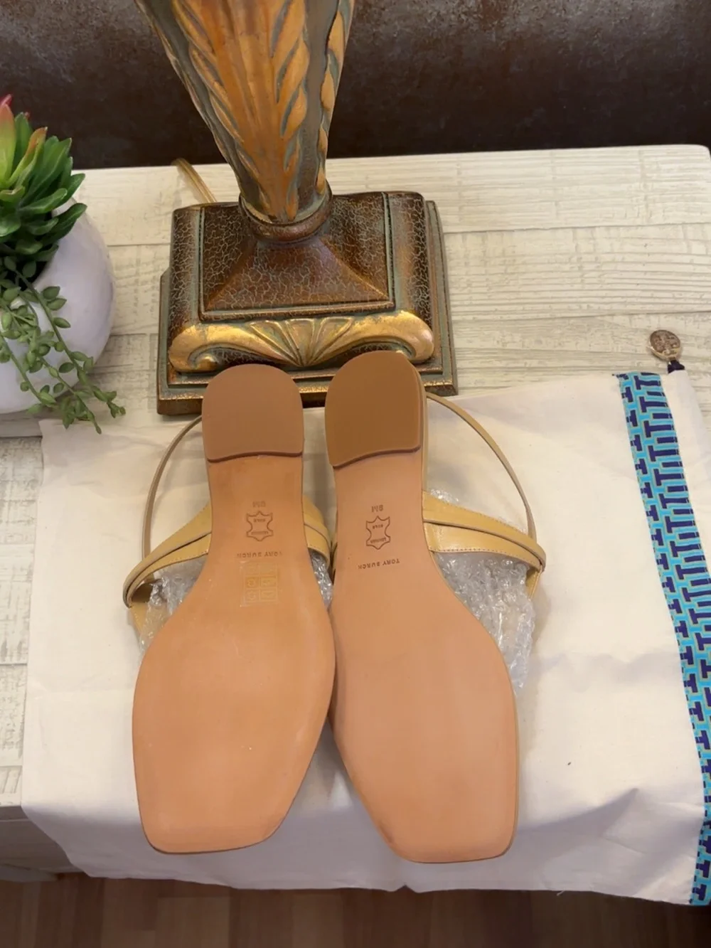 New ~ Tory Burch Tan Sandals W/Gold Chain Embellishment ~ Size 9